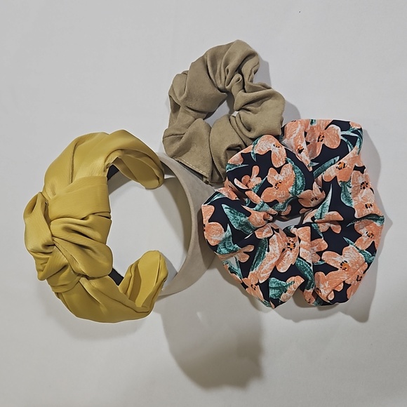 4 piece hair accessory set; Headband 2pc & Scrunchies 2pc. - Picture 11 of 11